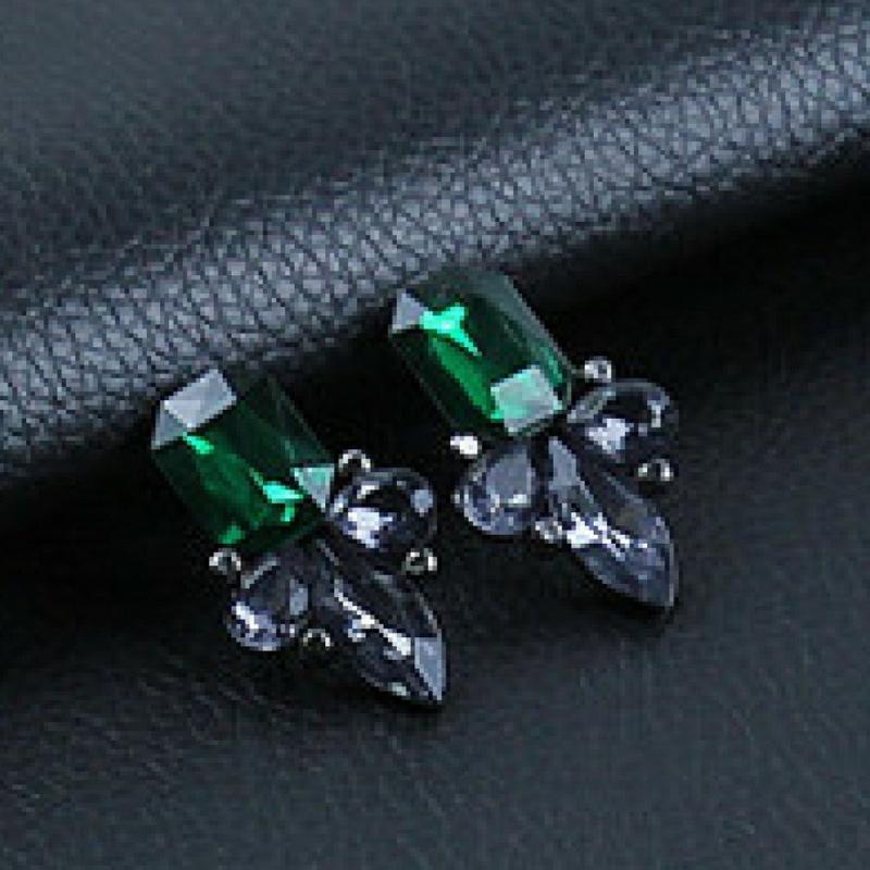 Pointing Me to Gems Green-Black Earrings